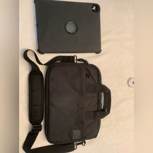 MINT IPAD PADDED CARRY INCASE & OTTERBOX DEFENDER PRO DROP +